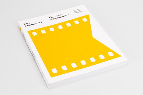 Leżąca książka, na okładce na białym tle grafika przedstawiająca fragment kliszy fotograficznej w kolorze żółtym